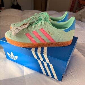Adidas Women’s Sneakers Mint and Pink